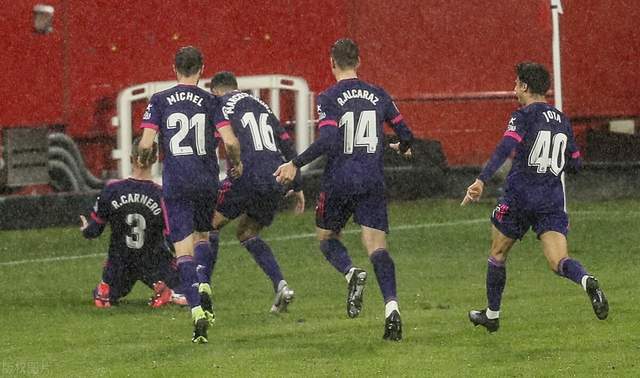  克莱蒙门将连续扑点，球队惊险守平强敌  