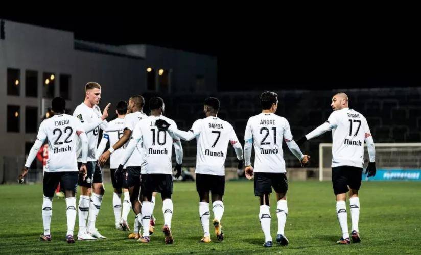  马赛德比战平局收场 球迷冲突震惊足坛  